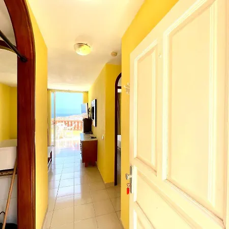 Apartman One Bedroom, Beach, Shared Pool In Tenerife South *
