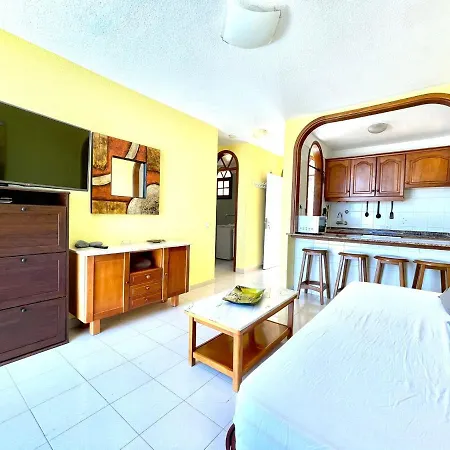 One Bedroom, Beach, Shared Pool In Tenerife South Apartamento