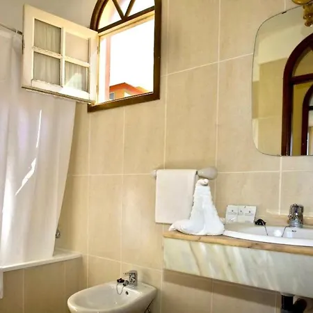 One Bedroom, Beach, Shared Pool In Tenerife South *