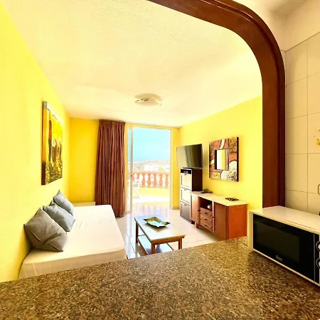 One Bedroom, Beach, Shared Pool In Tenerife South Apartamento