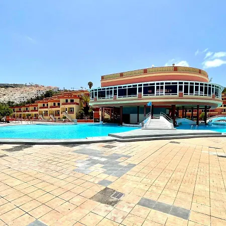 One Bedroom, Beach, Shared Pool In Tenerife South Apartamento