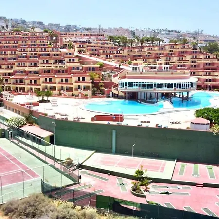 One Bedroom, Beach, Shared Pool In Tenerife South Apartman *